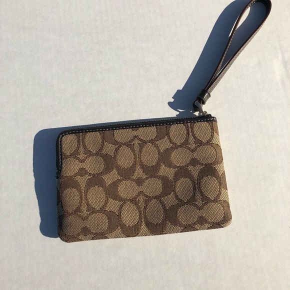 Signature wristlet - Picture 2 of 3